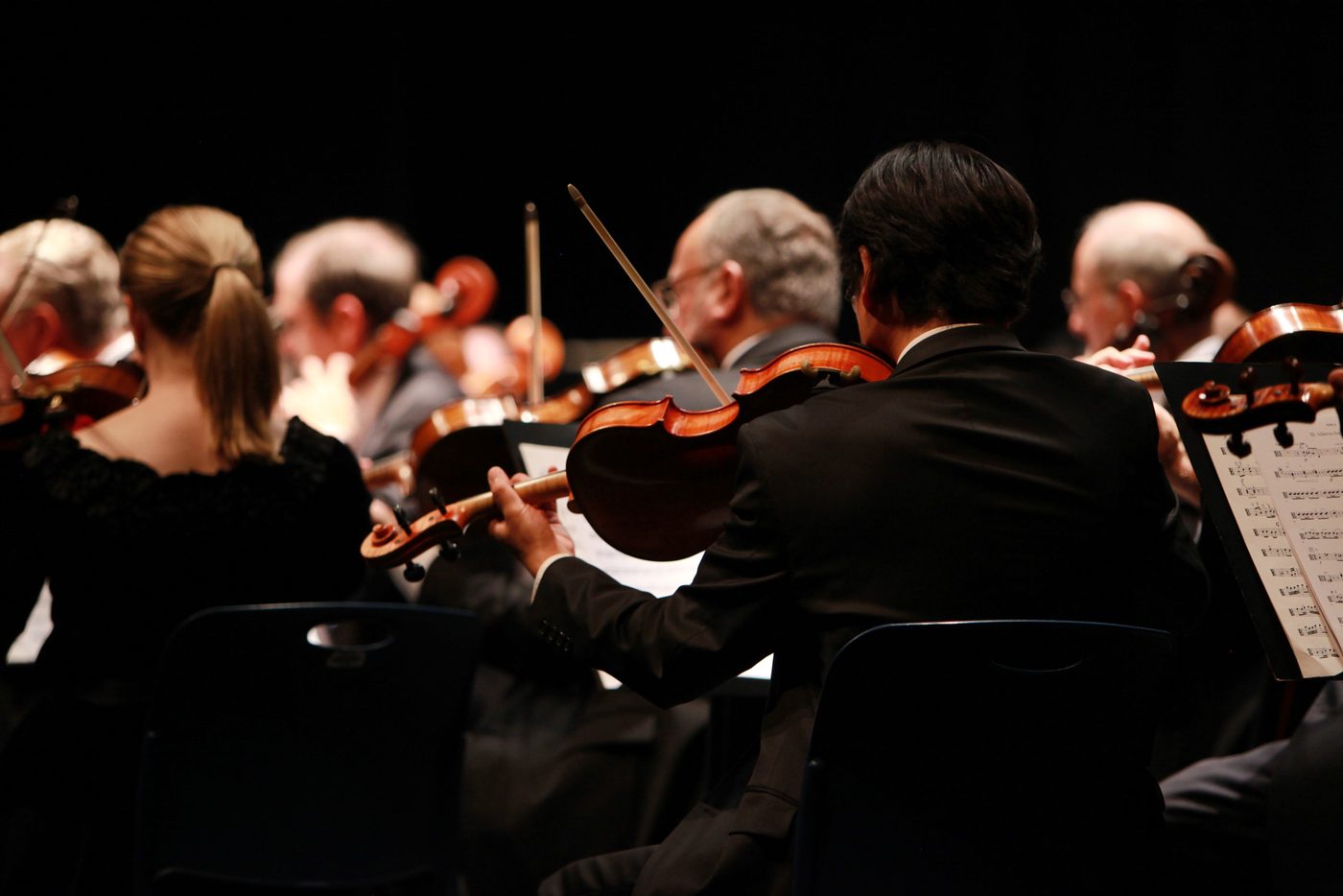 Orchestra de cameră pe scenă